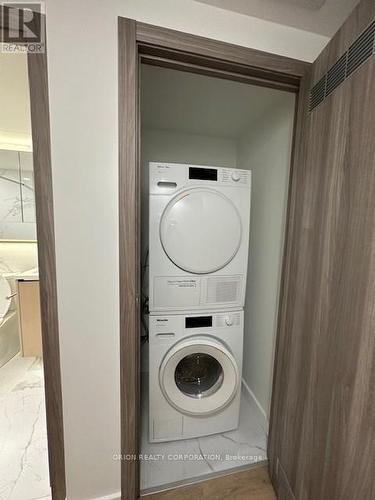 1008 - 38 Widmer Street E, Toronto, ON - Indoor Photo Showing Laundry Room