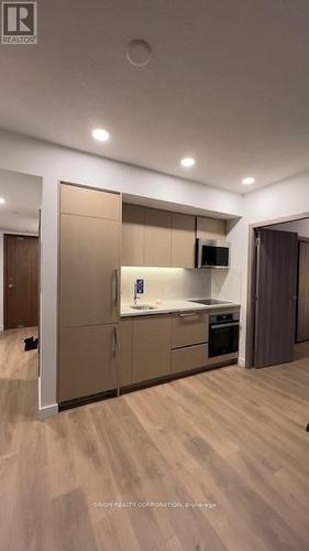 1008 - 38 Widmer Street E, Toronto, ON - Indoor Photo Showing Kitchen