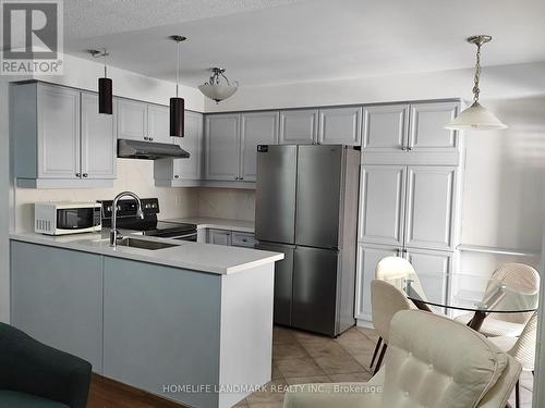 1 - 575 Dundas Street W, Mississauga, ON - Indoor Photo Showing Kitchen