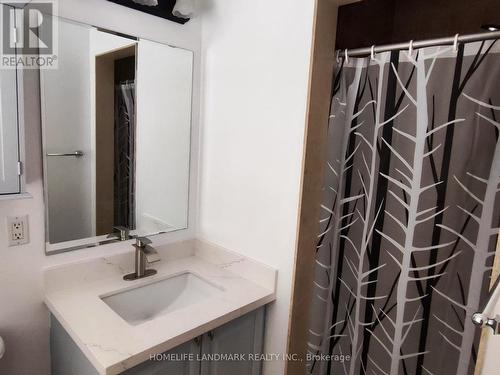 1 - 575 Dundas Street W, Mississauga, ON - Indoor Photo Showing Bathroom