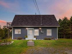 15 Amys Drive  Hackett's Cove, NS B3Z 3M3