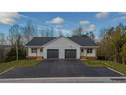 329 Hampton RD  Quispamsis, NB E2E 4T1