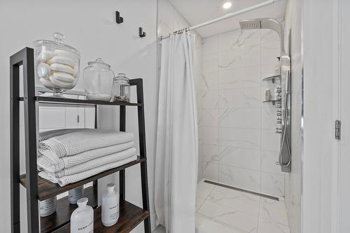 Salle de bains attenante à la CCP - 520 Rue Main, Hudson, QC - Indoor Photo Showing Other Room