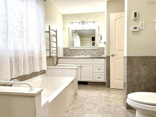 27 Regent Street, Amherst, NS 