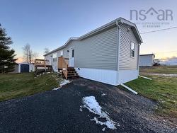 18 Bruce Street  Mount Uniacke, NS B0N 1Z0