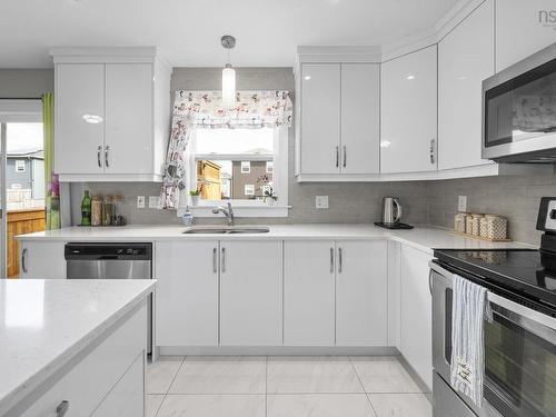 182 Titanium Crescent, Halifax, NS 