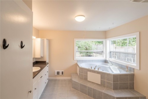 8996 Chemainus Rd, Chemainus, BC 