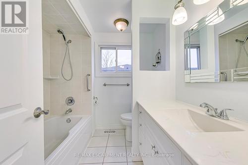 664 Geneva Park Drive, Burlington, ON - Indoor Photo Showing Bathroom