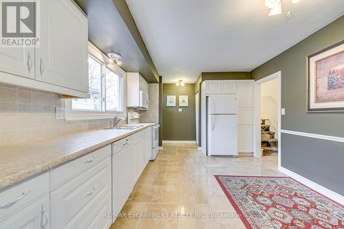 664 Geneva Park Drive, Burlington, ON - Indoor Photo Showing Kitchen