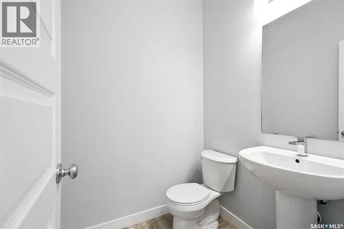 512 Myles Heidt Manor, Saskatoon, SK - Indoor Photo Showing Bathroom