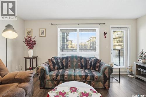 3101 106 Willis Crescent, Saskatoon, SK - Indoor Photo Showing Living Room