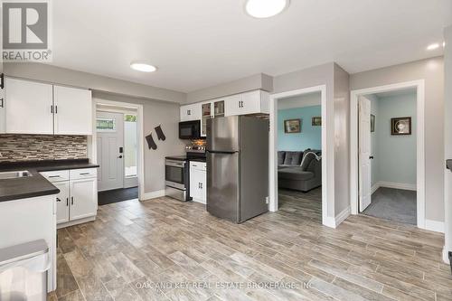 6 Weymouth Drive, London East (East I), ON - Indoor Photo Showing Kitchen With Double Sink