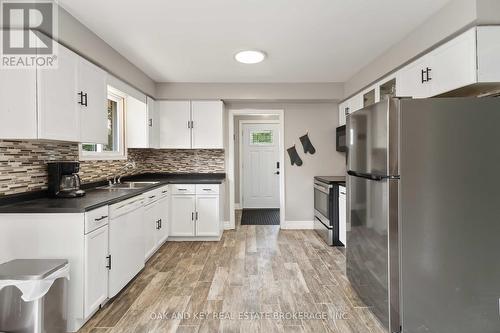 6 Weymouth Drive, London East (East I), ON - Indoor Photo Showing Kitchen With Double Sink