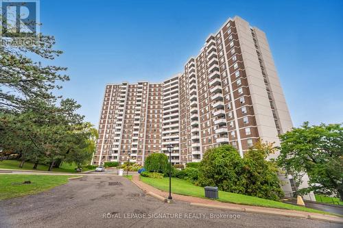 303 - 10 EDGECLIFF GOLFWAY  Toronto, ON M3C 3A3