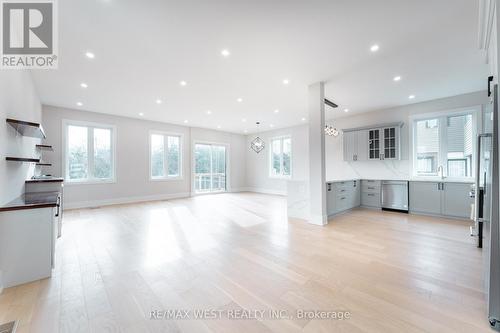 185 Riverview Boulevard, St. Catharines, ON - Indoor Photo Showing Kitchen