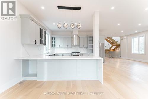 185 Riverview Boulevard, St. Catharines, ON - Indoor Photo Showing Kitchen With Double Sink