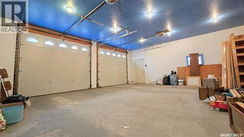 854 Broad Street N, Regina, SK - Indoor Photo Showing Garage