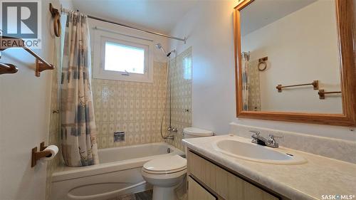 854 Broad Street N, Regina, SK - Indoor Photo Showing Bathroom