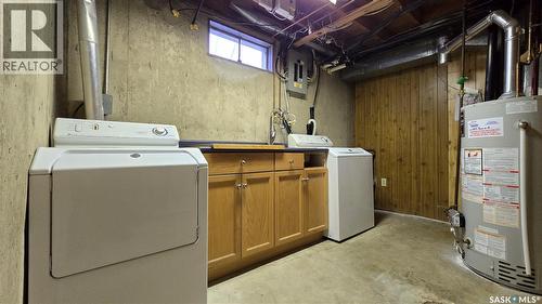 854 Broad Street N, Regina, SK - Indoor Photo Showing Laundry Room