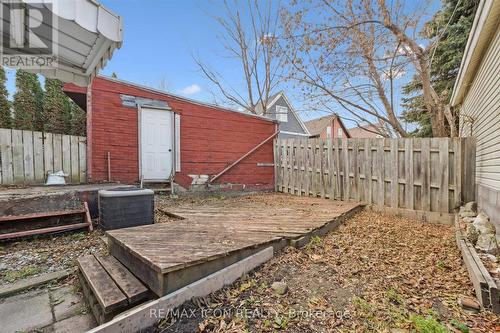 262 Madison Avenue S, Kitchener, ON - Outdoor
