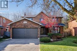 32 FOREST HEIGHTS STREET  Whitby, ON L1R 1T5