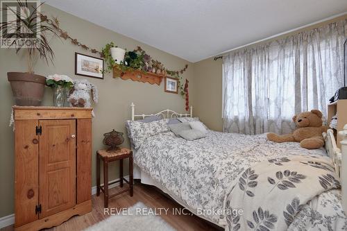 Upper - 88 Fox Run, Barrie, ON - Indoor Photo Showing Bedroom