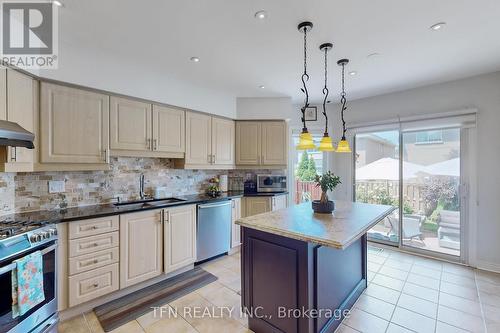 851 Clemens Crescent, Mississauga, ON - Indoor Photo Showing Kitchen