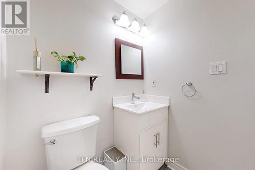 851 Clemens Crescent, Mississauga, ON - Indoor Photo Showing Bathroom
