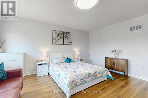 851 Clemens Crescent, Mississauga, ON - Indoor Photo Showing Bedroom