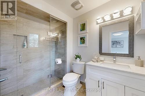 851 Clemens Crescent, Mississauga, ON - Indoor Photo Showing Bathroom