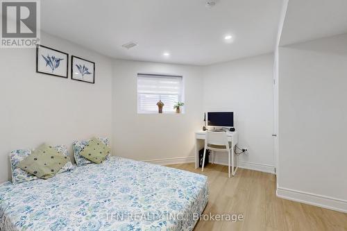 851 Clemens Crescent, Mississauga, ON - Indoor Photo Showing Bedroom