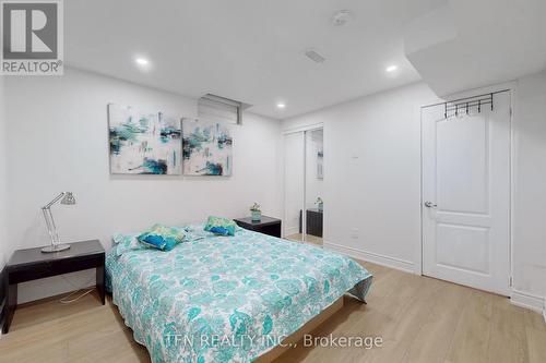 851 Clemens Crescent, Mississauga, ON - Indoor Photo Showing Bedroom