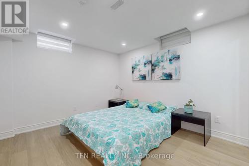 851 Clemens Crescent, Mississauga, ON - Indoor Photo Showing Bedroom