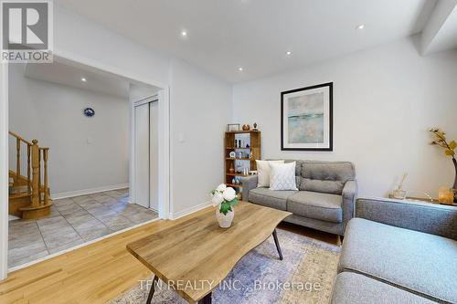 851 Clemens Crescent, Mississauga, ON - Indoor Photo Showing Living Room