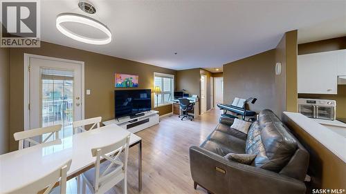 305 2203 Angus Street, Regina, SK - Indoor Photo Showing Living Room