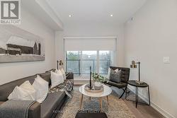 215 - 555 WILLIAM GRAHAM DRIVE  Aurora, ON L4G 3H9