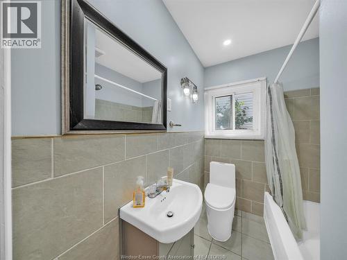 683 Stanley, Windsor, ON - Indoor Photo Showing Bathroom