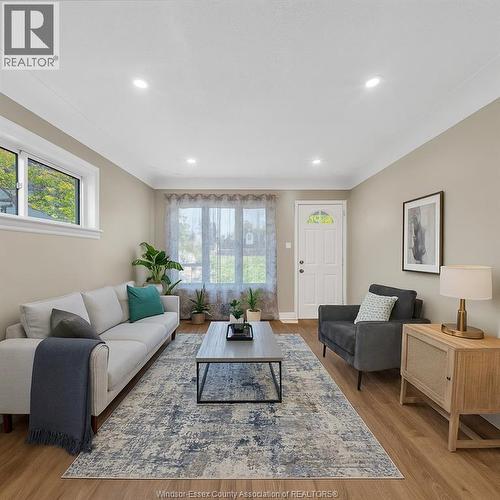 683 Stanley, Windsor, ON - Indoor Photo Showing Living Room