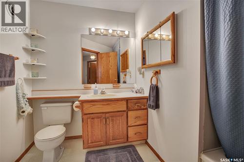 302 6Th Street, Hague, SK - Indoor Photo Showing Bathroom