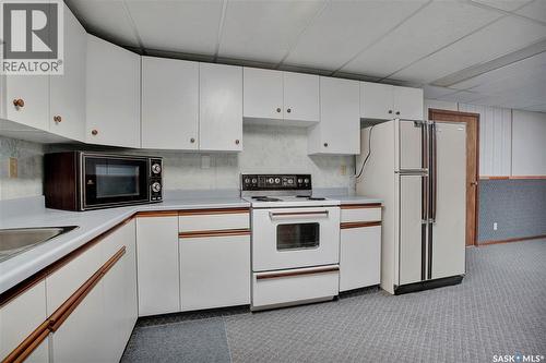 302 6Th Street, Hague, SK - Indoor Photo Showing Kitchen