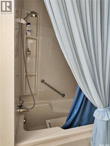 302 6Th Street, Hague, SK - Indoor Photo Showing Bathroom