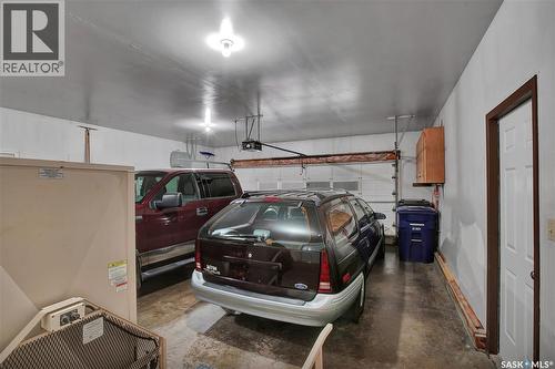 302 6Th Street, Hague, SK - Indoor Photo Showing Garage