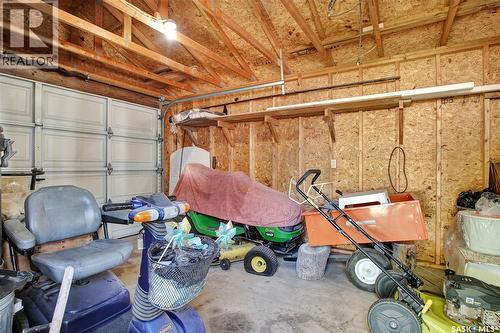 302 6Th Street, Hague, SK - Indoor Photo Showing Garage