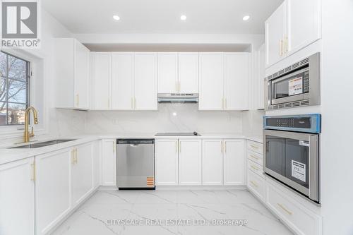 5843 Prairie Circle, Mississauga, ON - Indoor Photo Showing Kitchen