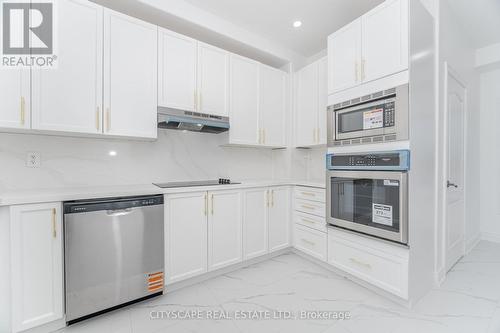 5843 Prairie Circle, Mississauga, ON - Indoor Photo Showing Kitchen