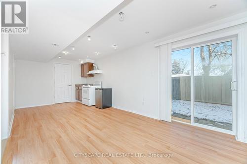 5843 Prairie Circle, Mississauga, ON - Indoor Photo Showing Kitchen