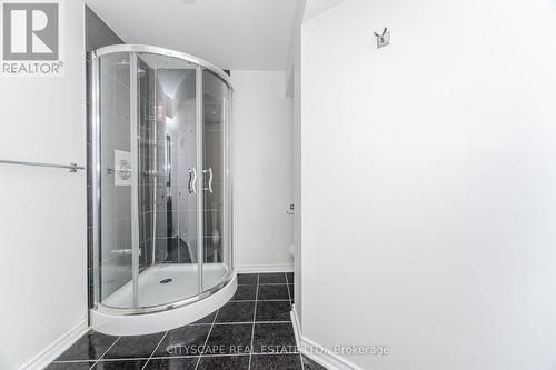 5843 Prairie Circle, Mississauga, ON - Indoor Photo Showing Bathroom