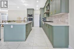 Beautiful Chef Kitchen - Huge pantry too - 