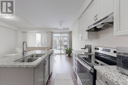 6729 Thickson Road N, Whitby, ON - Indoor Photo Showing Kitchen With Double Sink With Upgraded Kitchen