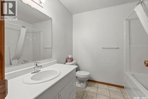206A Cruise Street, Saskatoon, SK - Indoor Photo Showing Bathroom